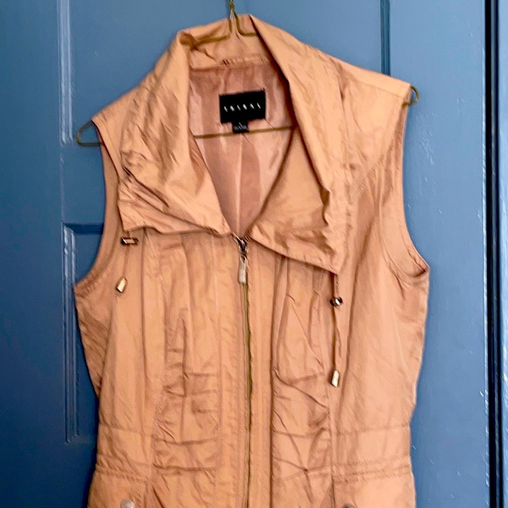 Tribal size 6 tan vest- like new-thin cotton/nylon blend